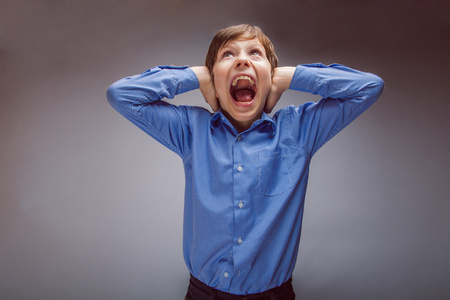 担心他的头发图片-担心他的头发素材-担心他的头发插画-摄图新视界