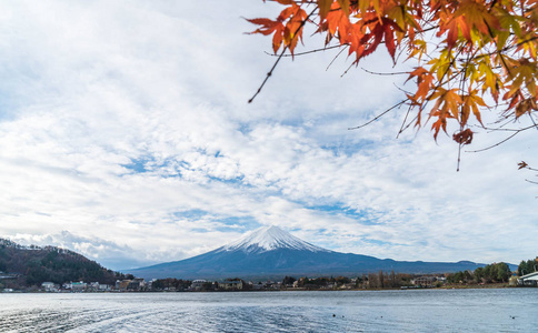 在日本河口湖湖山富士 San