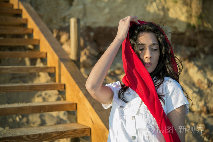 地中海的年轻女孩