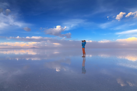 乌尤尼盐是世界上最大的盐坪图片