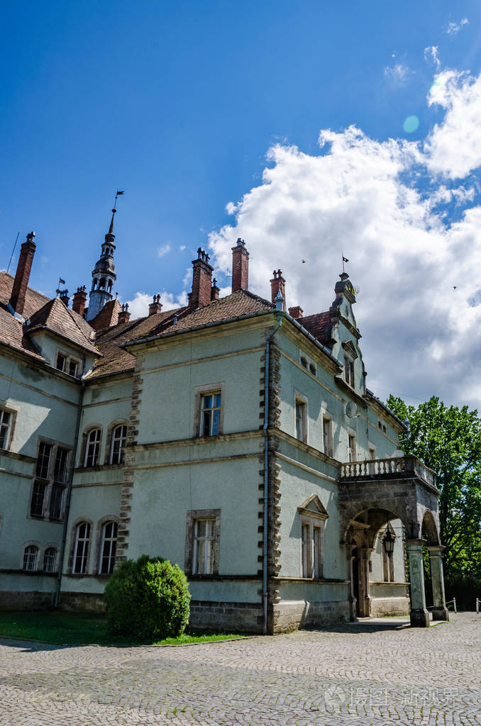 shenborn城堡中的乌克兰喀尔巴阡山的背景