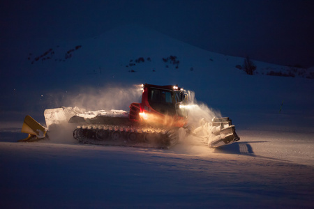 雪堆准备格鲁吉亚冬天山区 snowtrace