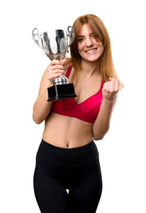 年轻的运动女子手拿奖杯