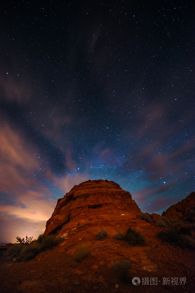 美丽夜晚星空在火的谷州立公园 ne