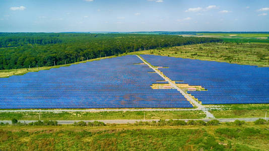光伏电源系统.太阳能发电设备.生态的可再生能源的来源照片