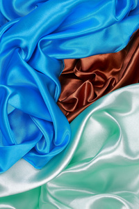 蓝色和棕色和浅绿色丝缎布波浪式的折叠 te