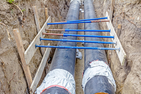 支持保护支护支持保护工人的沟槽壁照片