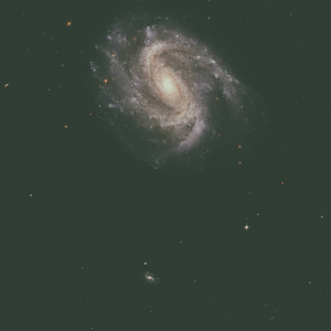 Ngc 201 是漩涡星系，在鲸鱼座