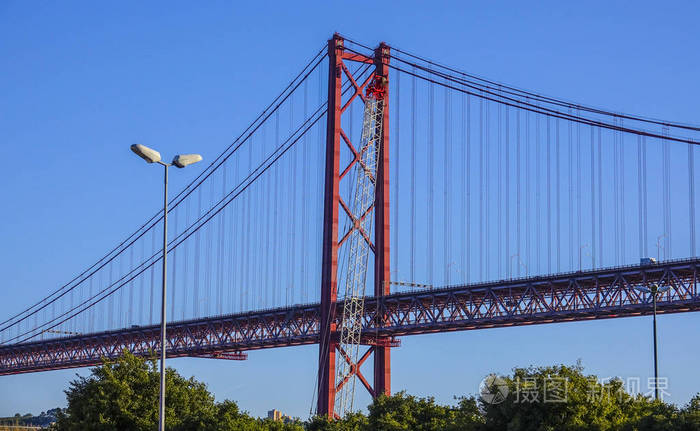 著名 25 4 月大桥河 Tajo 在里斯本 aka 萨拉查桥里斯本葡萄牙2017 年 6 月 17 日