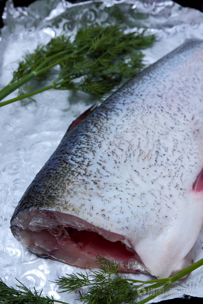 鲢鱼在烹调之前