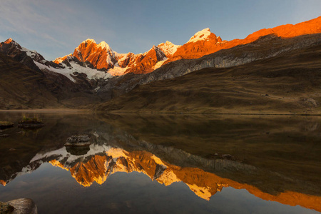 美丽的山川风景在科迪勒拉瓦