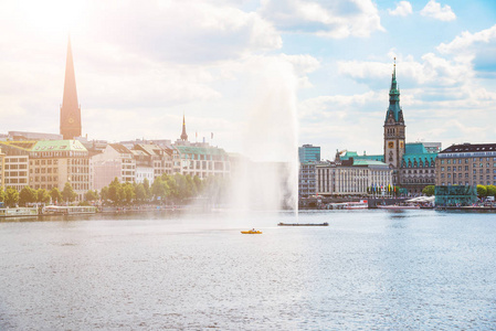 Binnenalster 湖与喷泉在汉堡，德国