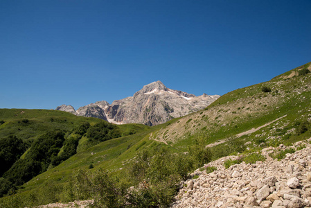 最著名的 30 路线，穿过高山到海洋