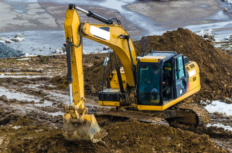 挖掘机在工作挖