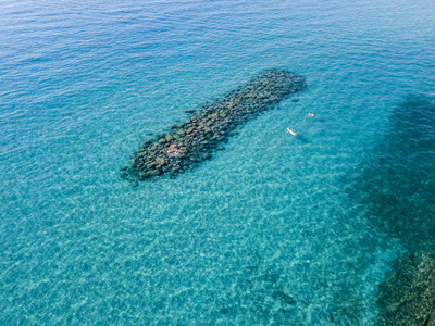 透明石头反射人：沧海毛巾伞浮法鱼