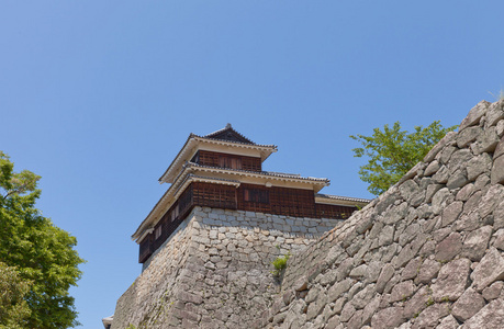 日本太鼓 鼓 炮塔的松山城堡