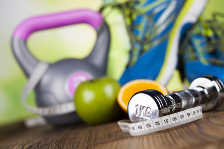 新鲜的食物和衡量磁带 运动饮食