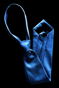 蓝色领带的打扮