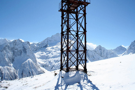 高加索山区的测量塔