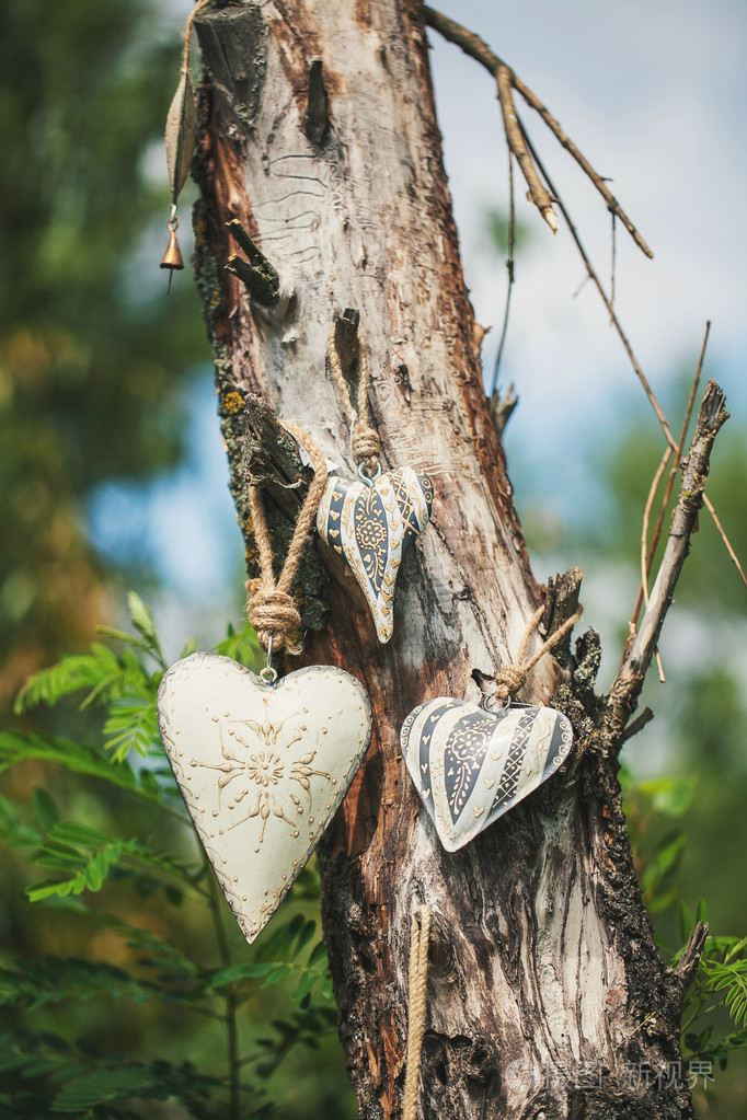 一棵树上的装饰心
