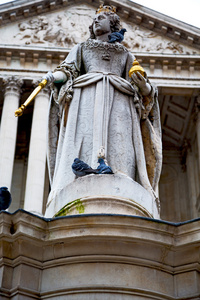 大理石和雕像在老城市伦敦英国