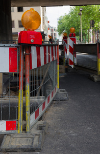 人行道上的道路工程