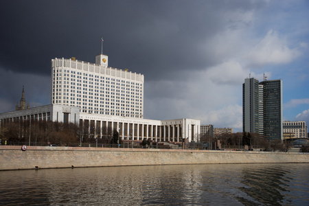 在莫斯科，俄罗斯联邦政府入主白宫