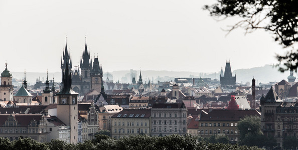 从高点的布拉格全景图片