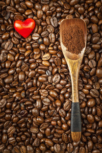 咖啡豆和红心。我们爱喝咖啡。新鲜咖啡广告