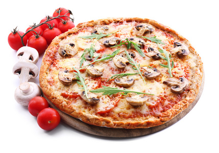 蔬菜与芝麻菜上白色孤立的美味比萨