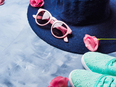 帽子，太阳镜和鞋