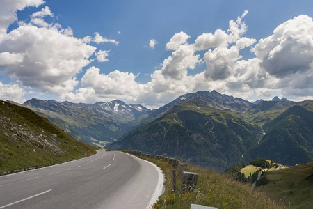 高山上的危险道路