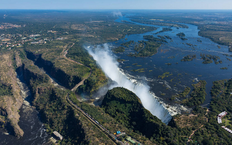 从一架直升机，津巴布韦维多利亚瀑布的鸟瞰图