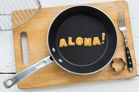 字母饼干词 Aloha 和厨具