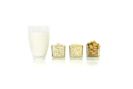杏仁米和燕麦牛奶图片