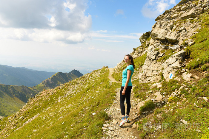 女人山徒步旅行者