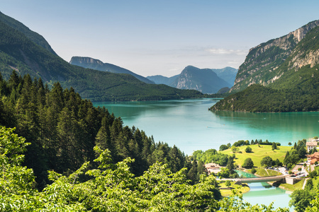 Molveno 湖，选出在意大利最美丽的湖