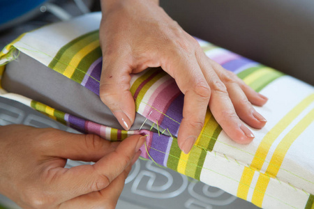 手工缝纫.针照片