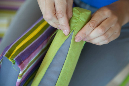 手工缝纫.针照片