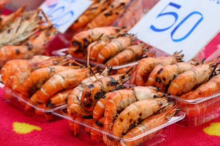 在街边食物烤的虾