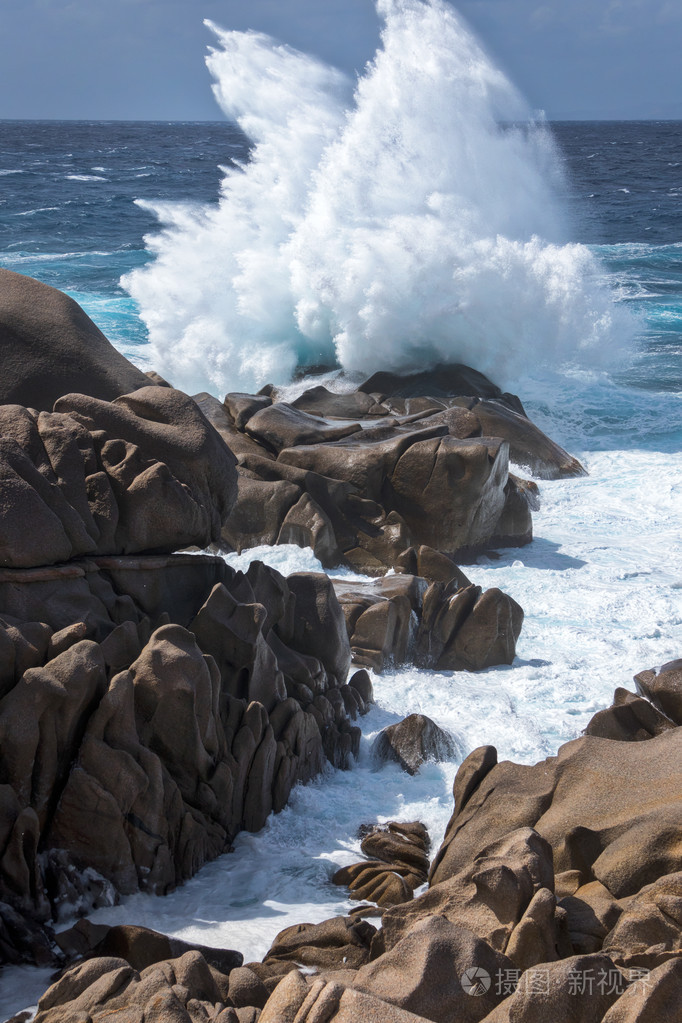 浪涛拍岸在投诉警察课种皮撒丁岛