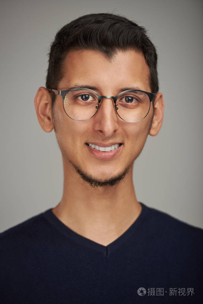 年轻的拉丁裔人的肖像