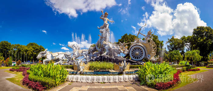 传统的巴厘岛石头雕像巴厘岛 / 诸神的战车 / 我