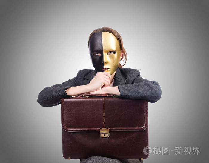 戴着面具的虚伪概念中的女人