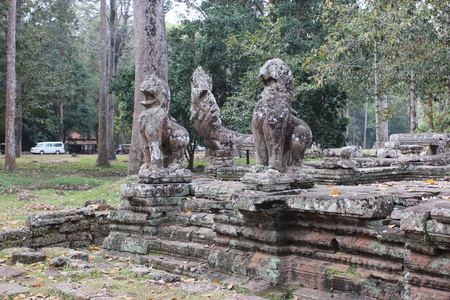 雕塑的吴哥，Cambod 古建筑群的废墟上