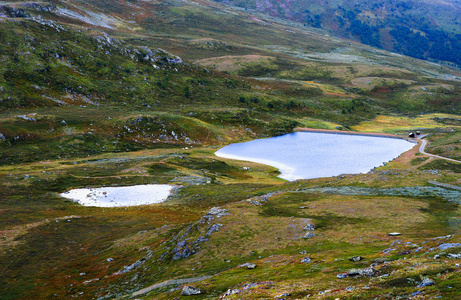 挪威山湖风景背景