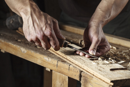 木匠手工作用凿子和雕刻工具