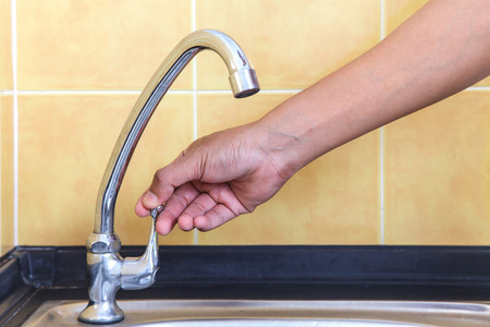 关闭水龙头图片