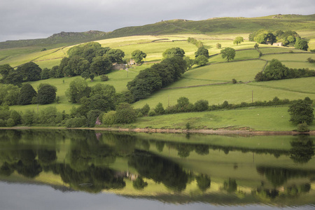 Ladybower 水库，青山区英格兰