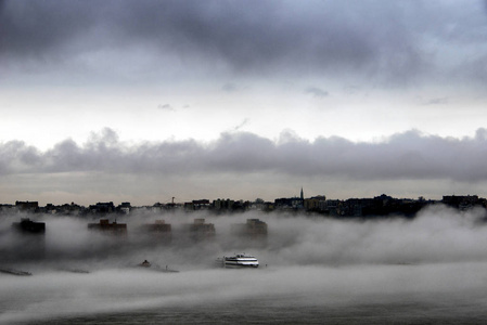 从纽约新泽西在大雾天视图